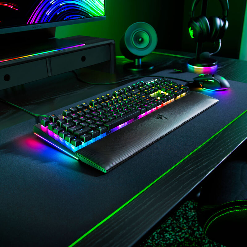 Razer BlackWidow V4 gamingtastatur mekanisk Yellow Switch RGB svart makrotaster nærbilde