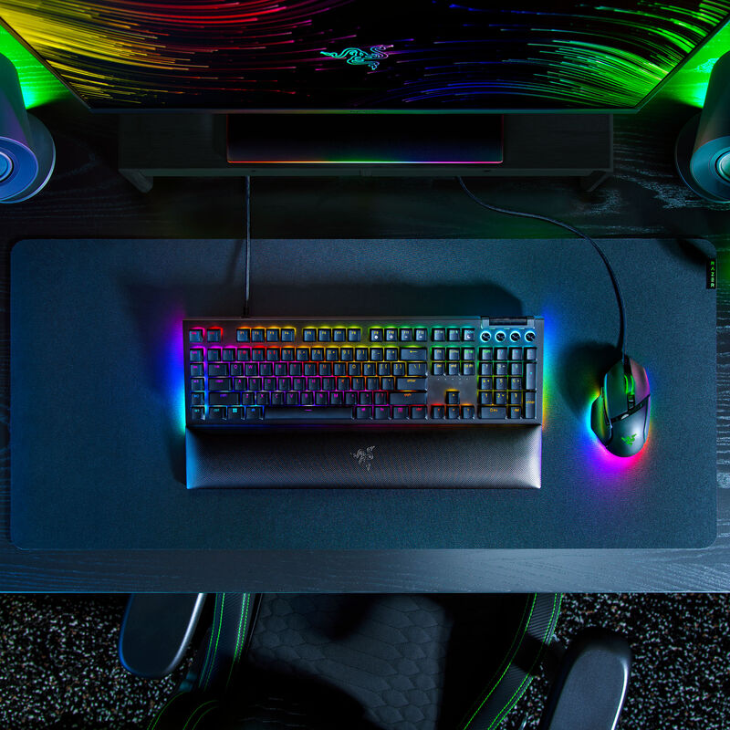 Razer BlackWidow V4 gamingtastatur mekanisk Yellow Switch RGB svart multifunksjonsrulle