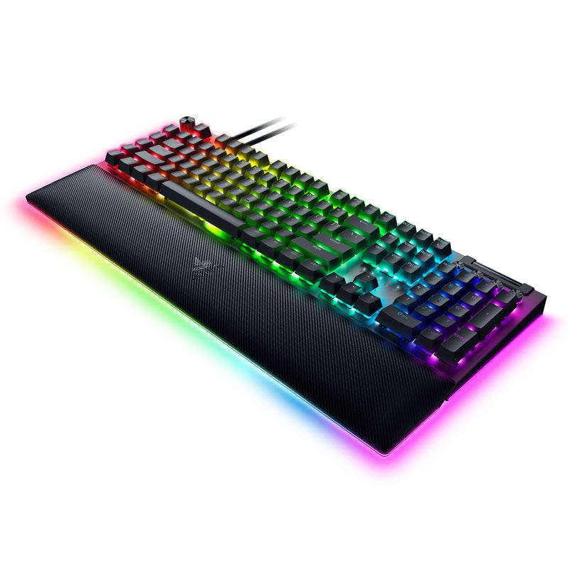 Razer BlackWidow V4 Pro gamingtastatur Yellow Switch montert på skrivebord