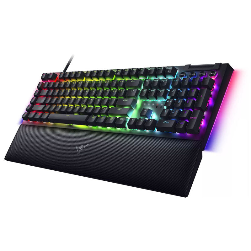 Nærbilde av RGB-belysning på Razer BlackWidow V4 gamingtastatur mekanisk Green Switch svart