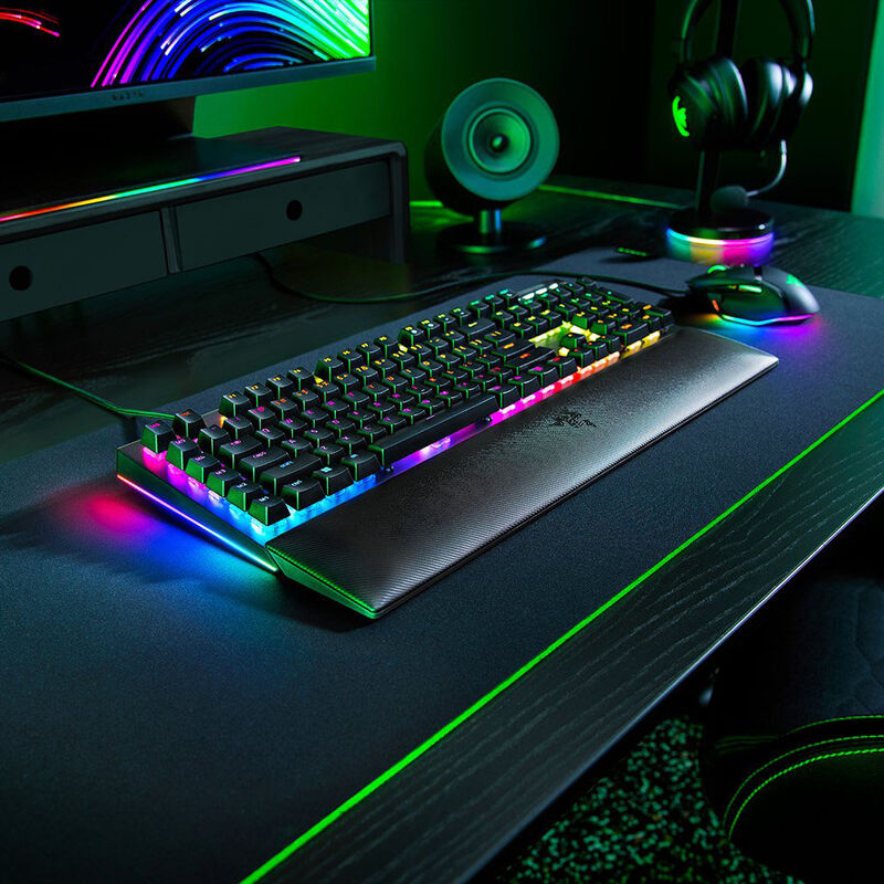 RGB-belysning synkronisert på Razer BlackWidow V4 gamingtastatur mekanisk Green Switch svart