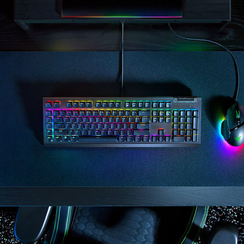 Nærbilde av Razer BlackWidow V4 X gamingtastatur Green Switch RGB-lys