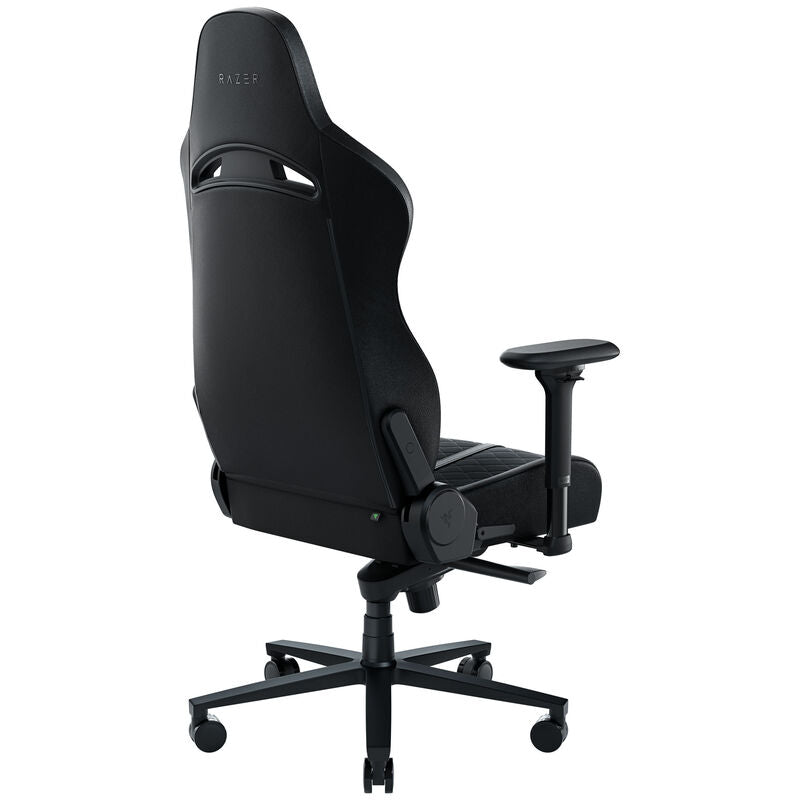 Razer Enki gamingstol svart montert i gamingrom