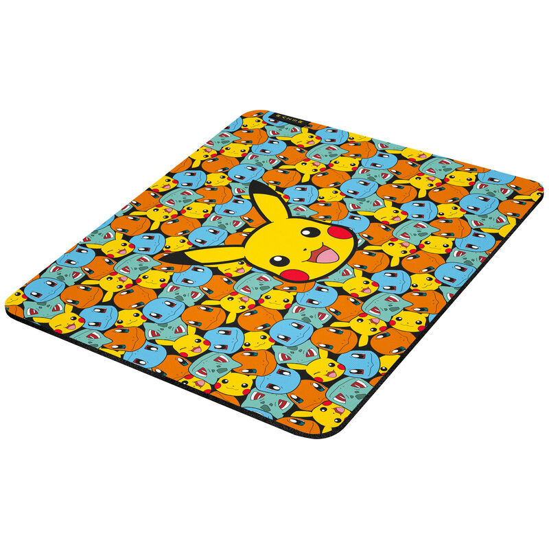Razer Gigantus V2 musematte Pokémon Kanto Starters Edition M montert på skrivebord
