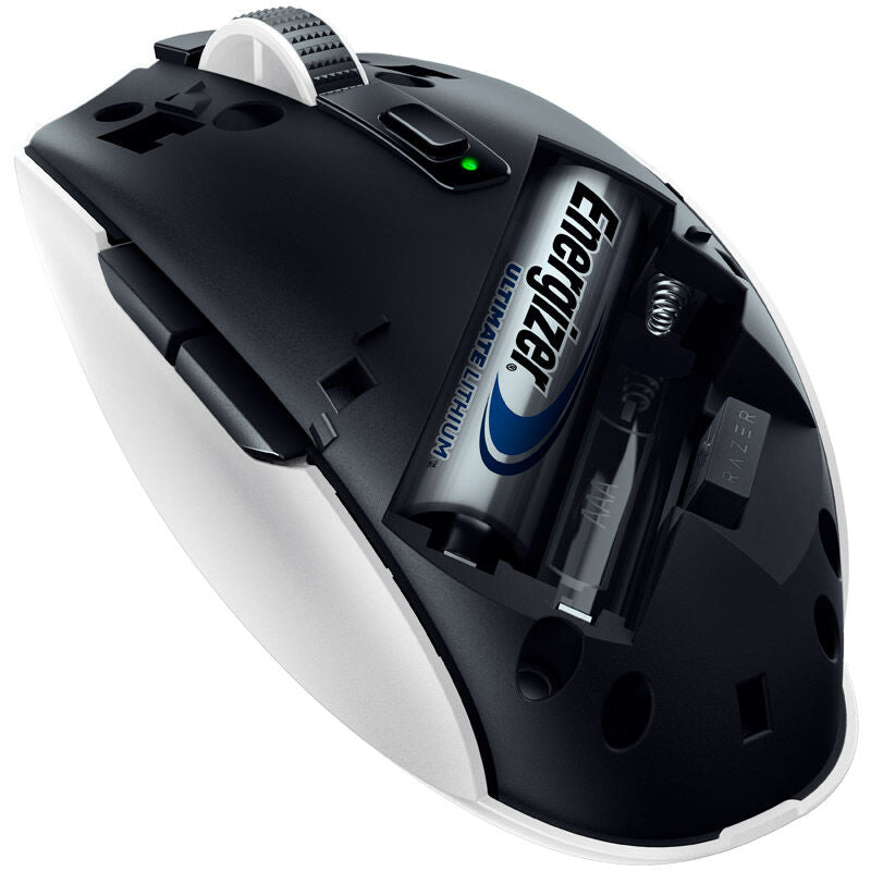 Nærbilde av knapp på Razer Orochi V2 trådløs gamingmus 18000 DPI hvit