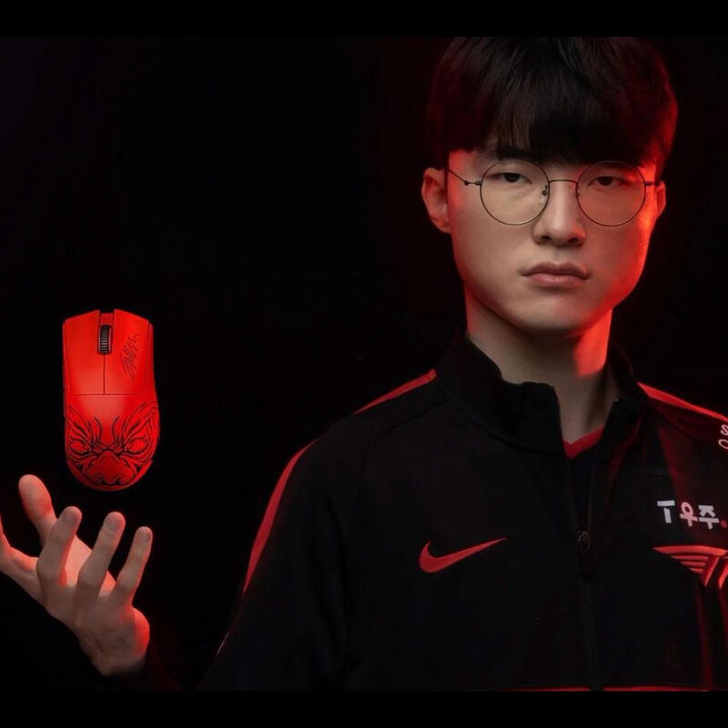 Razer Viper V3 Pro Faker Edition trådløs gamingmus 35K DPI rød montert