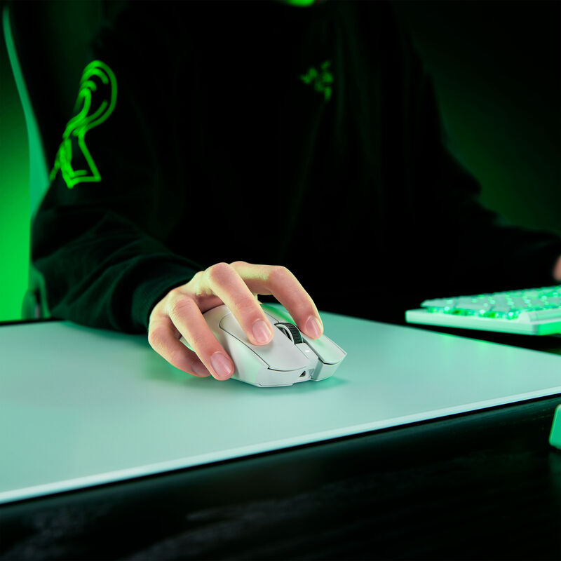 Razer Viper V3 Pro trådløs gamingmus hvit nærbilde av sensorområde