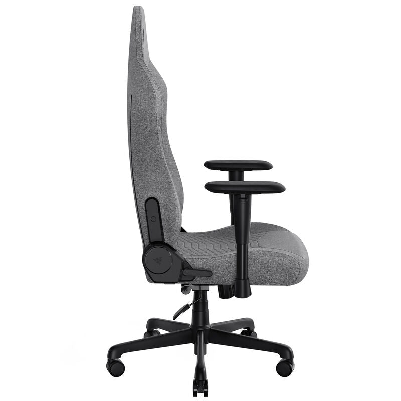 Razer Iskur V2 X gamingstol stoff 2D-armlener svart montert ved gamingpult