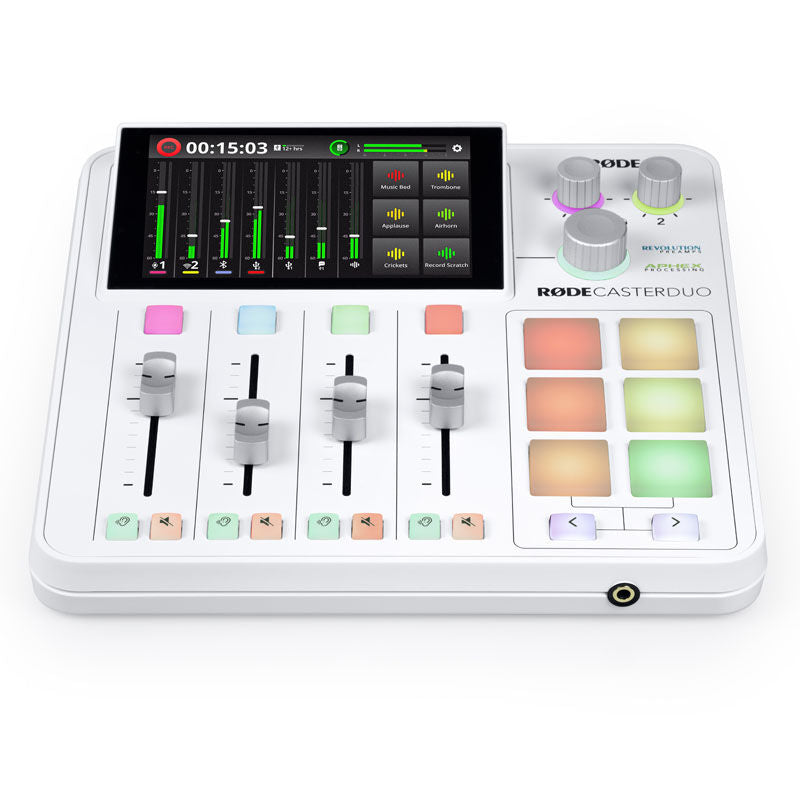 Montert Rode RodeCaster DUO audioproduksjonsstudio White Edition med tilkoblinger