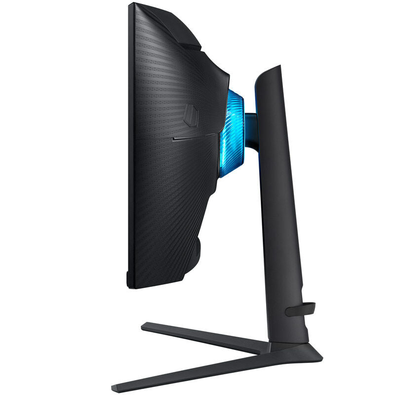 Samsung Odyssey G6 G65B curved gamingskjerm montert på bord