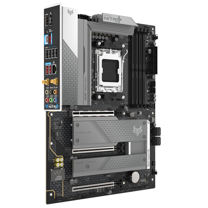Detalj av PCIe-spor på Sapphire Nitro+ B850A WiFi 7