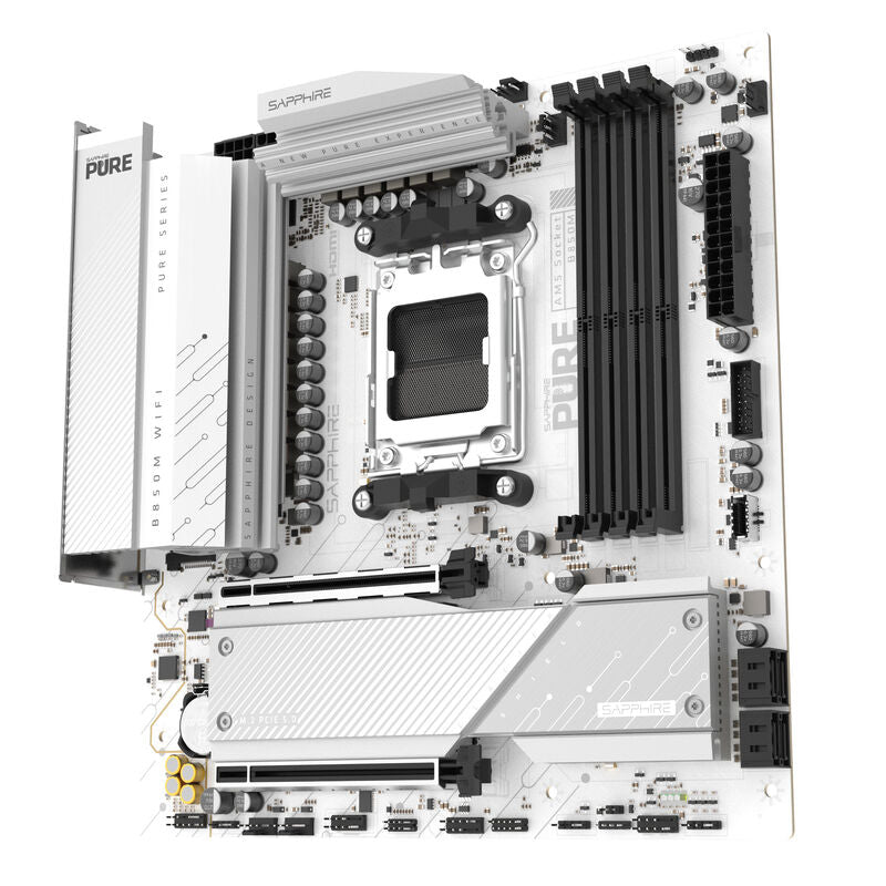 Nærbilde av PCIe-spor på Sapphire Pure B850M WiFi