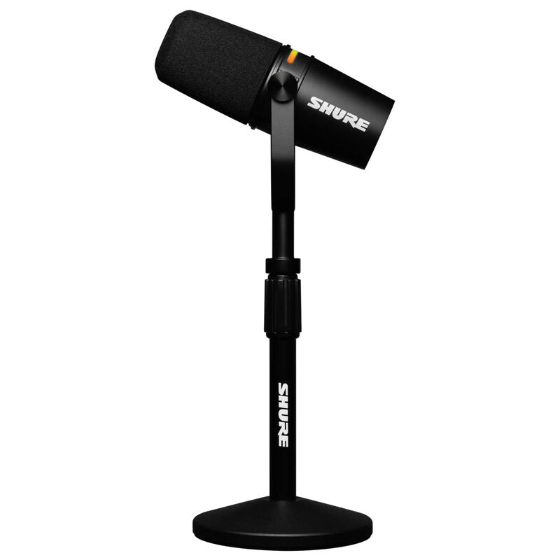 Bakside av Shure MV7+ podcast mikrofon XLR/USB bundle svart med stativ