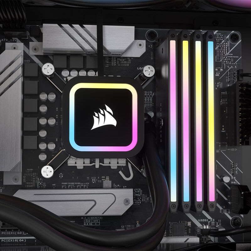 Sideprofil av Corsair Dominator Titanium DDR5-7200 CL34 RAM 32 GB svart