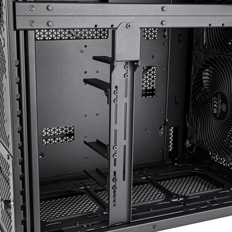 Bilde av SilverStone ALTA D1 med PCI-slotter