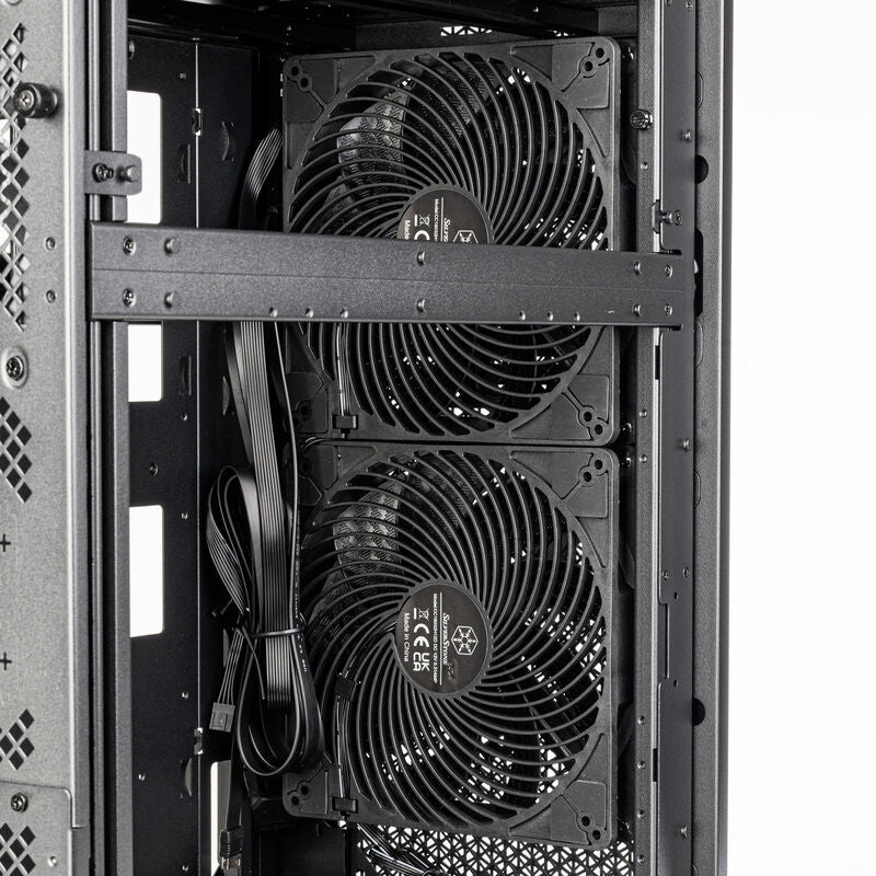 SilverStone ALTA D1 kabinett detalj av stålmateriale