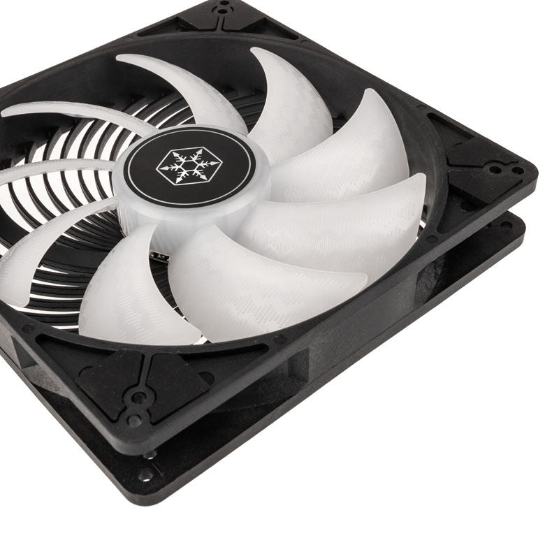 SilverStone AP184i-ARGB vifte montert i datamaskin