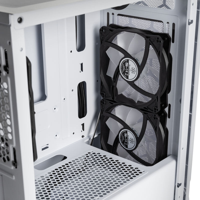 Innsiden av SilverStone Fara H1M Pro Micro-ATX kabinett med lagringsplass