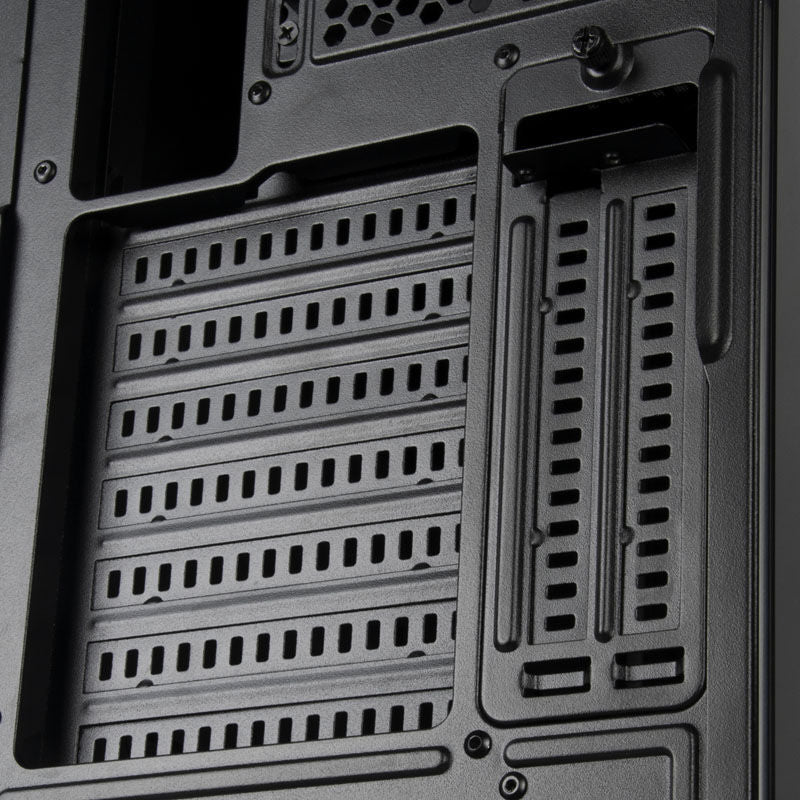 Frontpanel med USB-porter på SilverStone Fara R1 V2