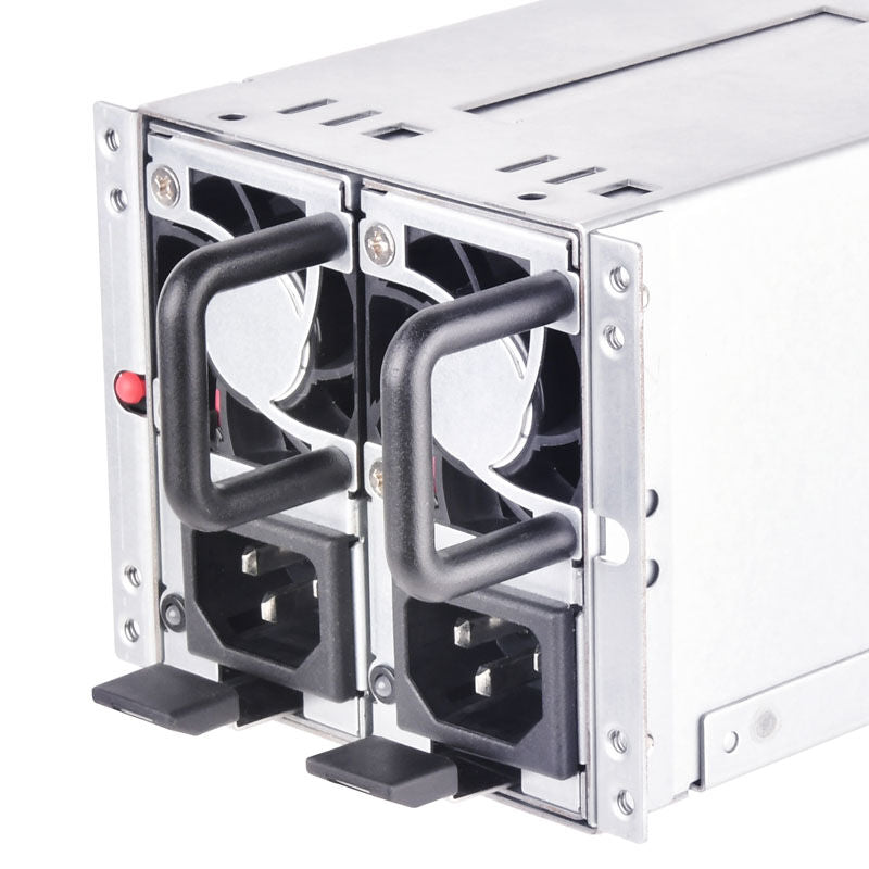 Detalj av SilverStone GM600-2UG V2 redundant 2U strømforsyning 600 W håndtak