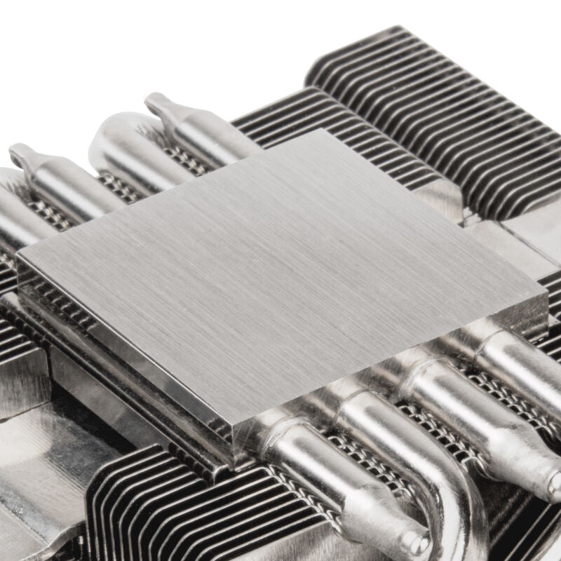 Nærbilde av vifte på SilverStone Hydrogon HYH90 CPU-kjøler 92 mm ARGB PWM