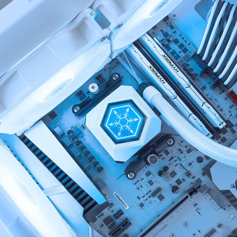 Sidebilde av SilverStone Permafrost PF360-ARGB V2 AIO vannkjøling 360 mm hvit radiator