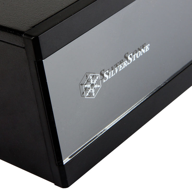 Nærbilde av USB- og audioporter på SilverStone SST-ML05B Milo HTPC-kabinett Mini-ITX svart