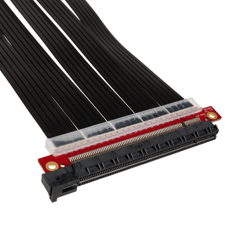 Nærbilde av PCIe-kontakter på SilverStone SST-RC04B-400