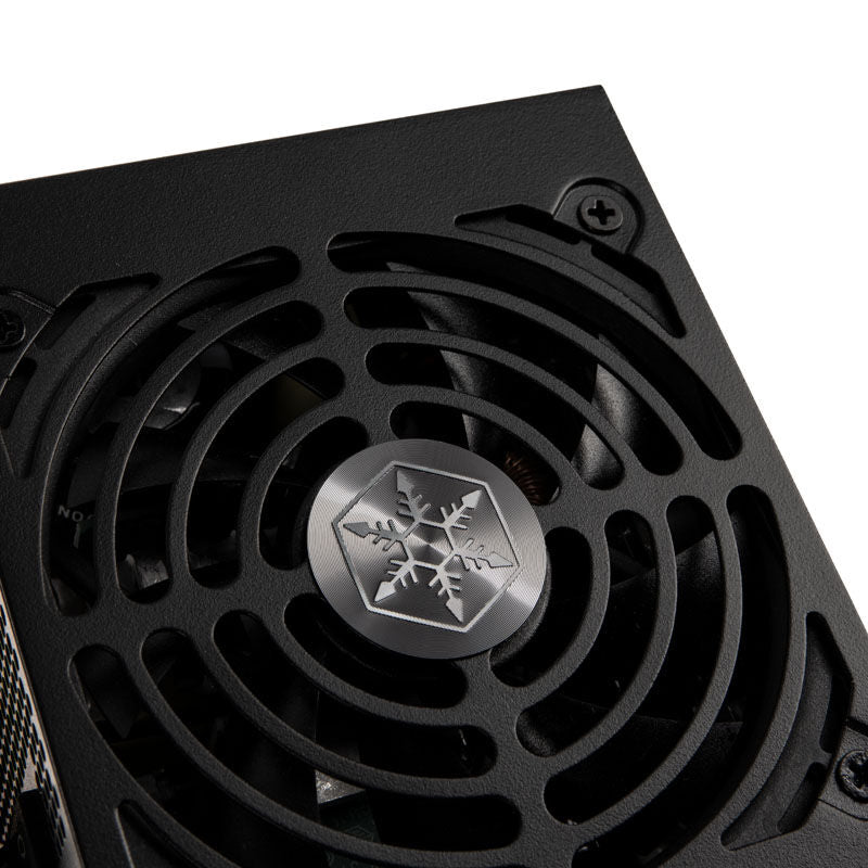 SilverStone SST-SX750-PT V.1.1 SFX strømforsyning 750 W Platinum montert i kabinett