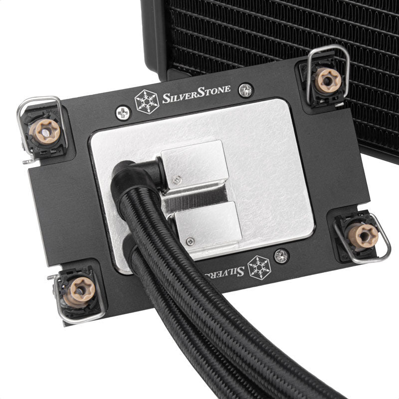 Montert SilverStone SST-XE360-4677 AIO vannkjøling i PC