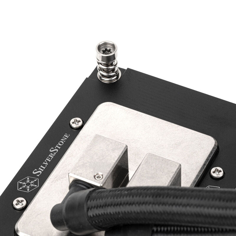 Silverstone SST-XE360-TR5 AIO vannkjøling 360 mm montert i PC