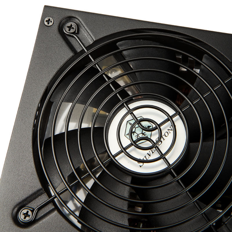 SilverStone Strider Essential ST50F-ES230 v2.0 strømforsyning montert i PC