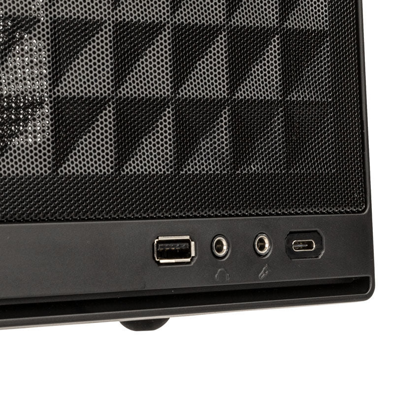 Nærbilde av USB-C port på SilverStone Sugo SG13B-C kabinett