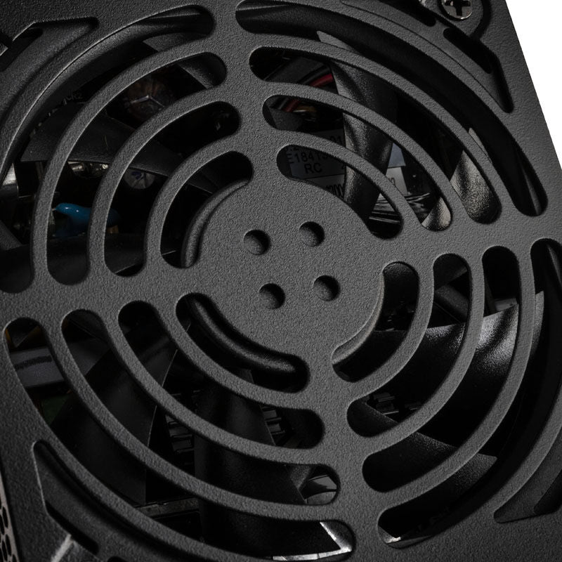 Montert SilverStone SX700-G v1.1 SFX strømforsyning i gaming-PC