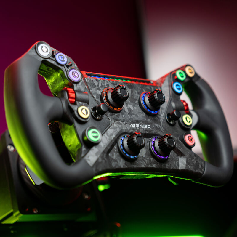 Simagic GT Neo simracingratt 300 mm karbon RGB montert på rigg