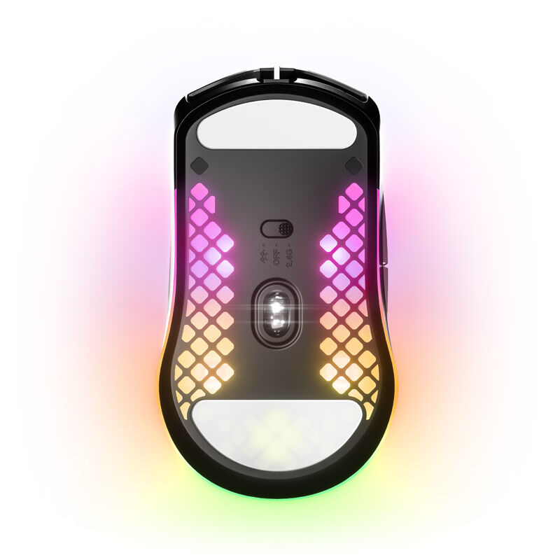SteelSeries Aerox 3 Wireless gamingmus montert på skrivebord