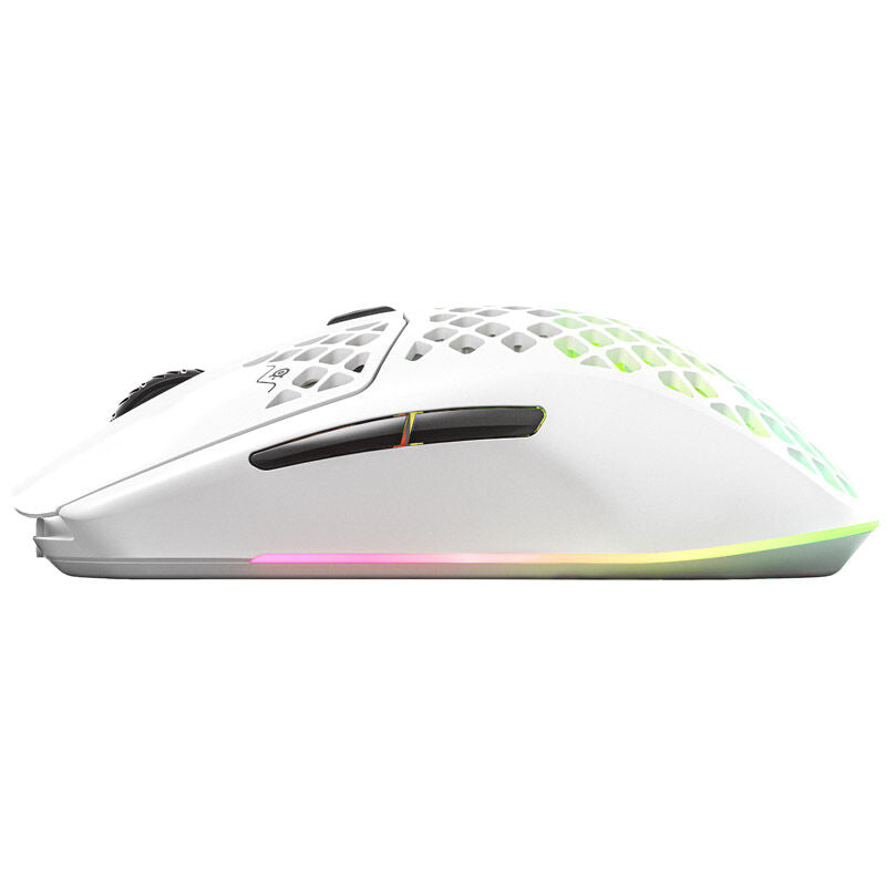 Nærbilde av RGB-belysning på SteelSeries Aerox 3 Wireless gamingmus hvit