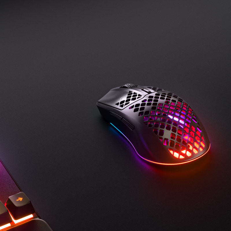Oversikt over SteelSeries Aerox 3 Wireless gamingmus vaffelmønster