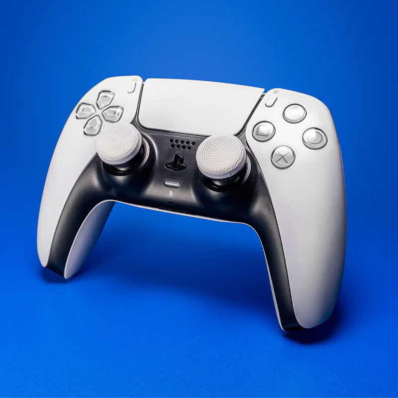 Montert SteelSeries KontrolFreek Clutch Sports thumbstick PS5/PS4 hvit på kontroller