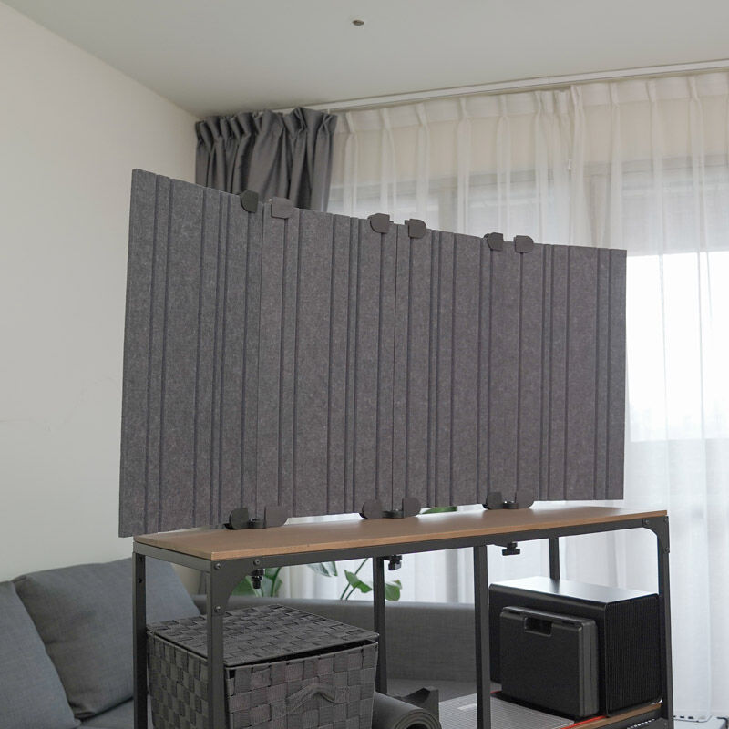 Streamplify Acoustic Panel akustikkpanel 6-pakning grå i bruk
