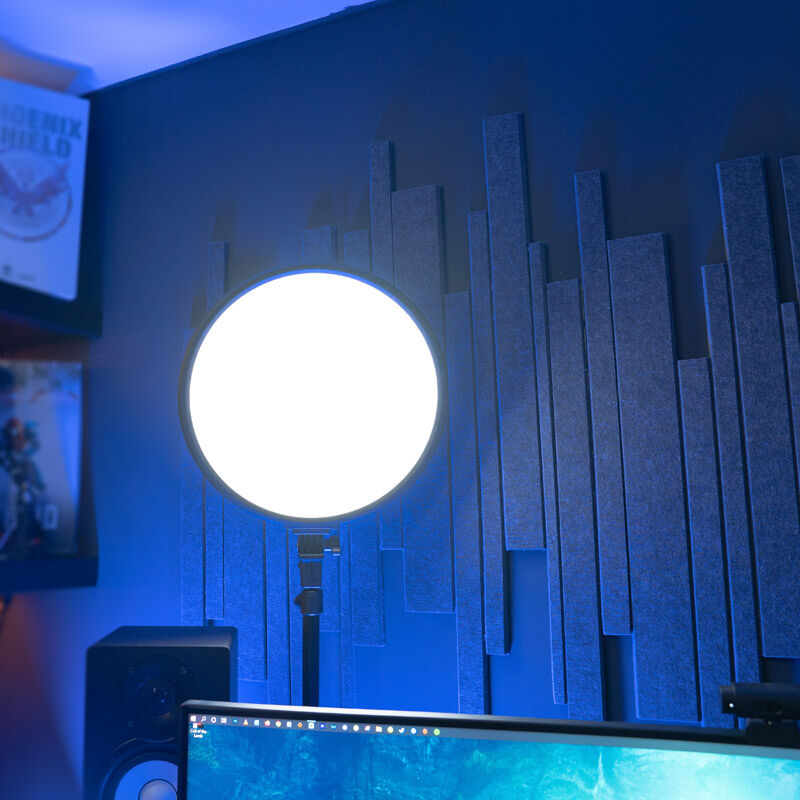 Streamplify GLOW LIGHT 14 softlight ringlys svart montert på bord