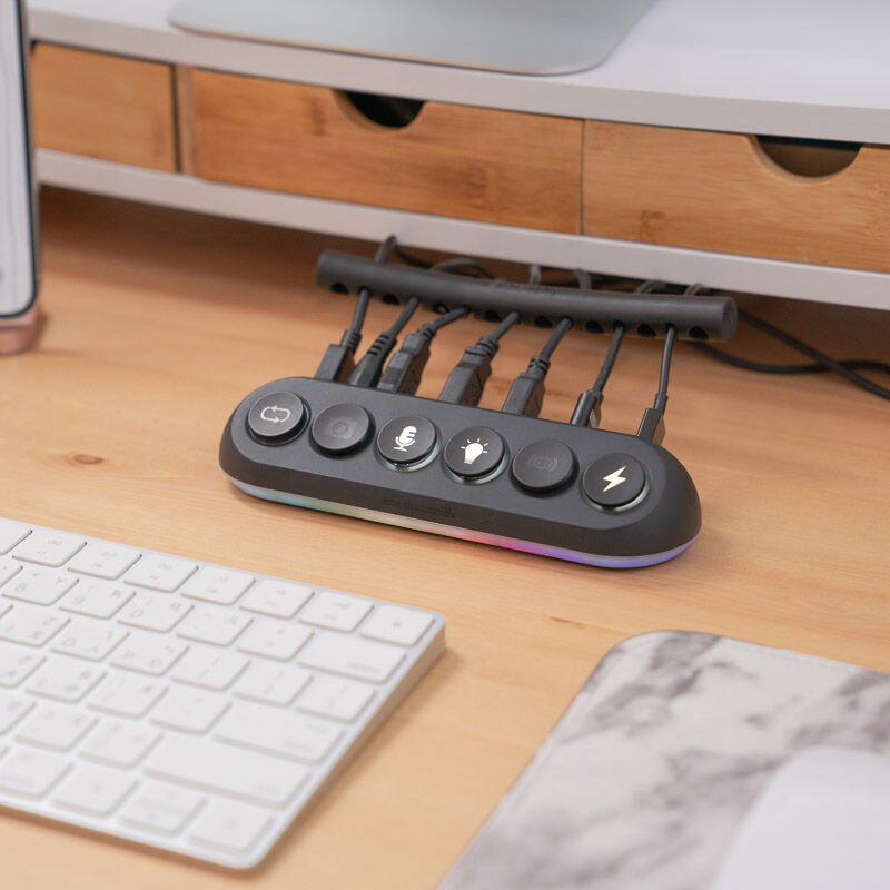 Sideprofil av Streamplify HUB DECK 5 USB-hub med kabelstyring