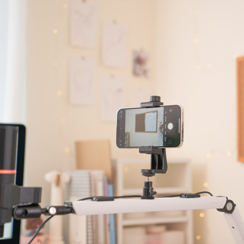 Streamplify MOUNT ARM mikrofonarm med bordklemme hvit detalj av festemekanisme