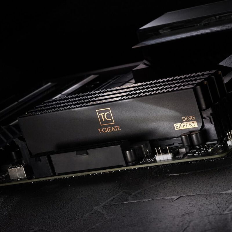 Team Group T-Create Expert DDR5-6400 CL30 RAM 64 GB svart sideprofil
