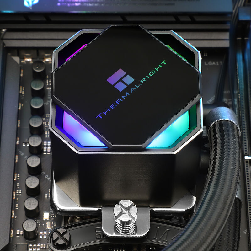 RGB-belysning på Thermalright Frozen Prism 360 AIO vannkjøling RGB svart pumpe