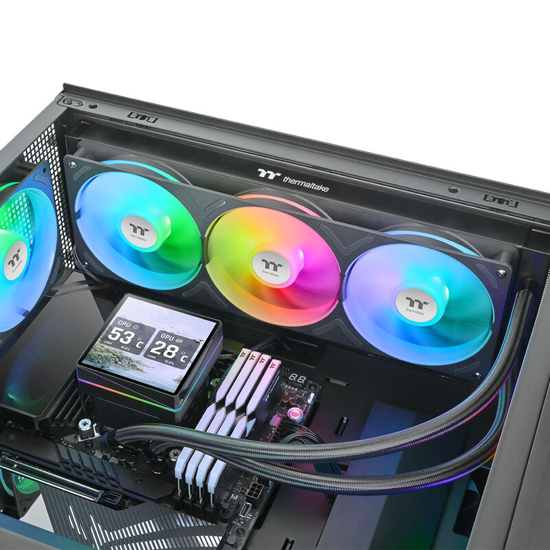 Nærbilde av LCD-display på Thermaltake TH360 V3 Ultra ARGB AIO vannkjøling