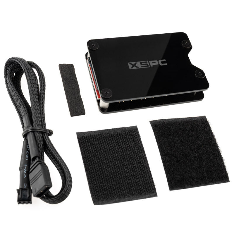 Montert XSPC 8-veis ARGB splitter hub 3-pin 5V SATA svart i PC-kabinett