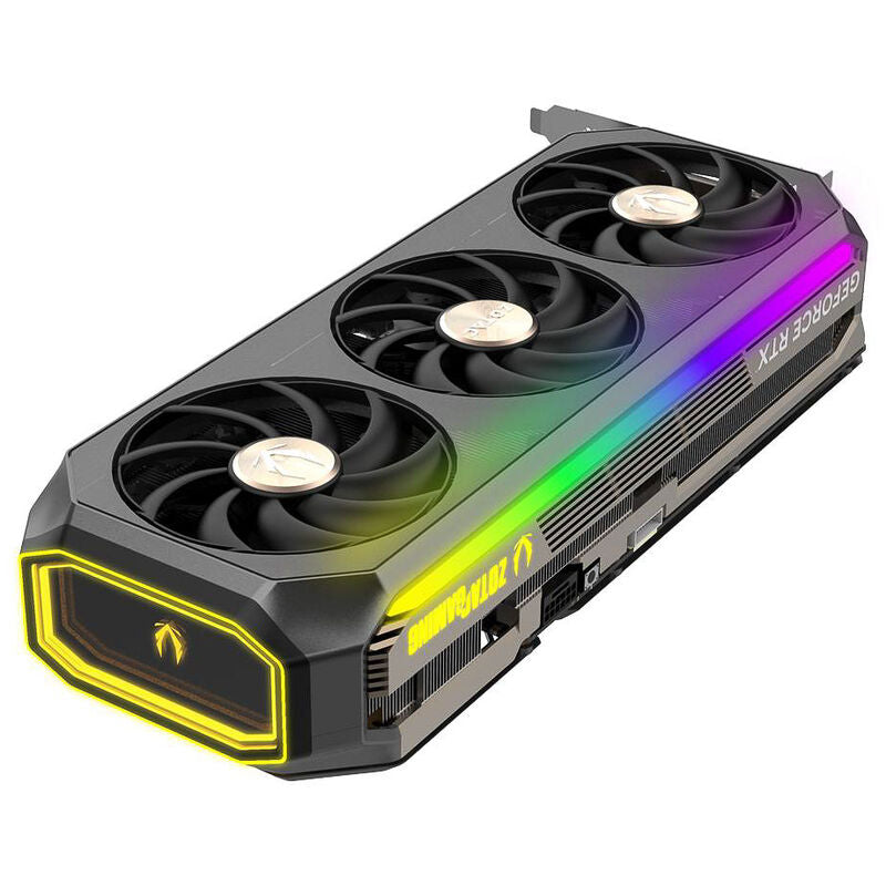 Montert ZOTAC GAMING RTX 5090 AMP Extreme INFINITY i PC-kabinett