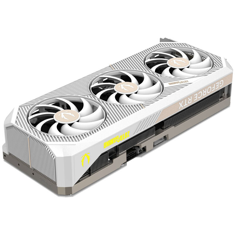 Detalj av strømtilkobling på ZOTAC Gaming RTX 5090 Solid OC White grafikkort